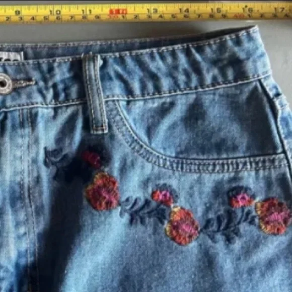 JOHNNY WAS Style Skirt UMGEE Colorful Embroidered Floral Denim Boho Size Large - Picture 8 of 9